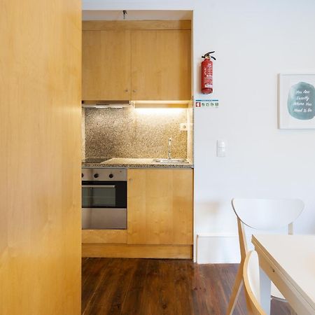 Host Wise - Modern Studios With Terrace - Walk Everywhere Porto Room photo