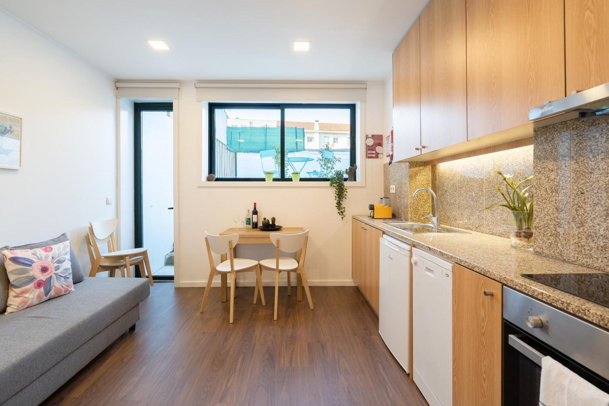 Host Wise - Modern Studios With Terrace - Walk Everywhere Porto Room photo