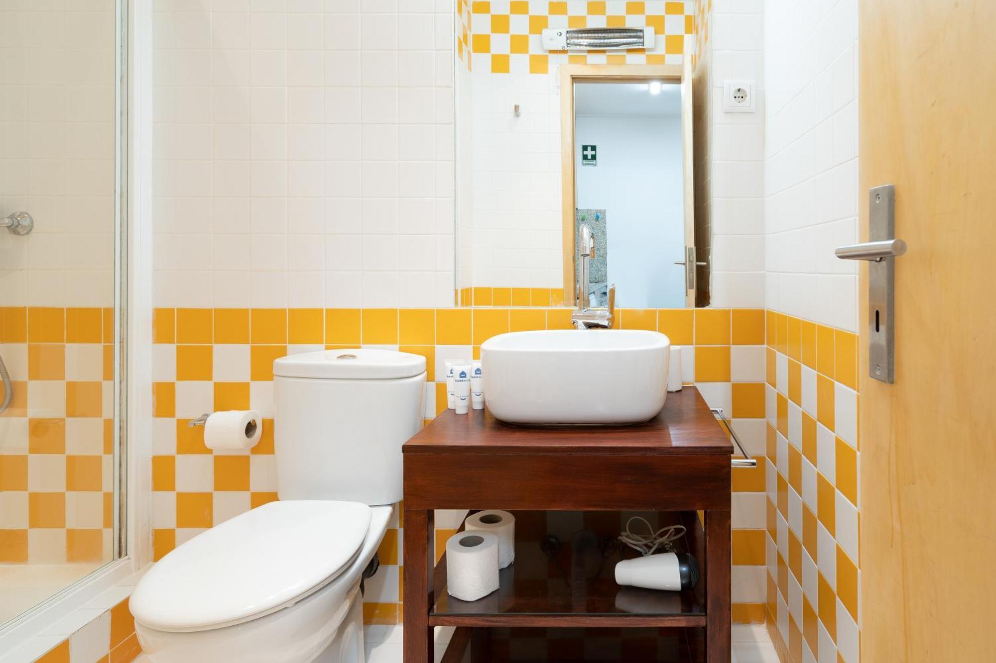 Host Wise - Modern Studios With Terrace - Walk Everywhere Porto Room photo