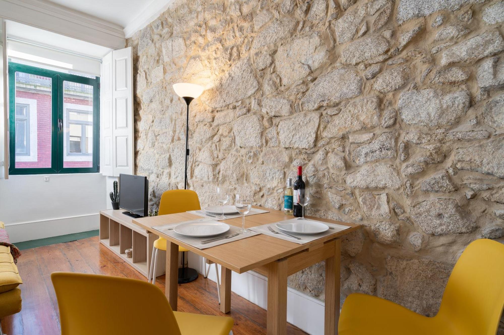 Host Wise - Modern Studios With Terrace - Walk Everywhere Porto Room photo
