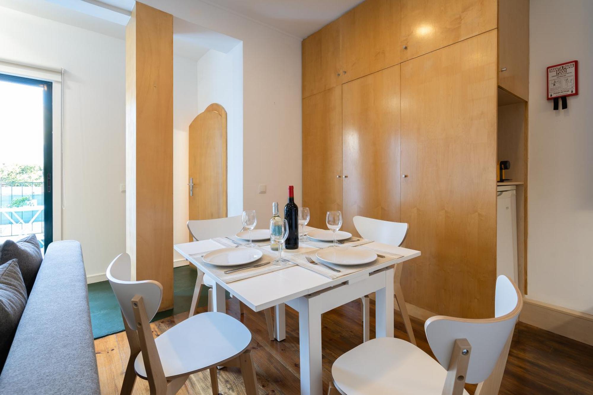 Host Wise - Modern Studios With Terrace - Walk Everywhere Porto Room photo