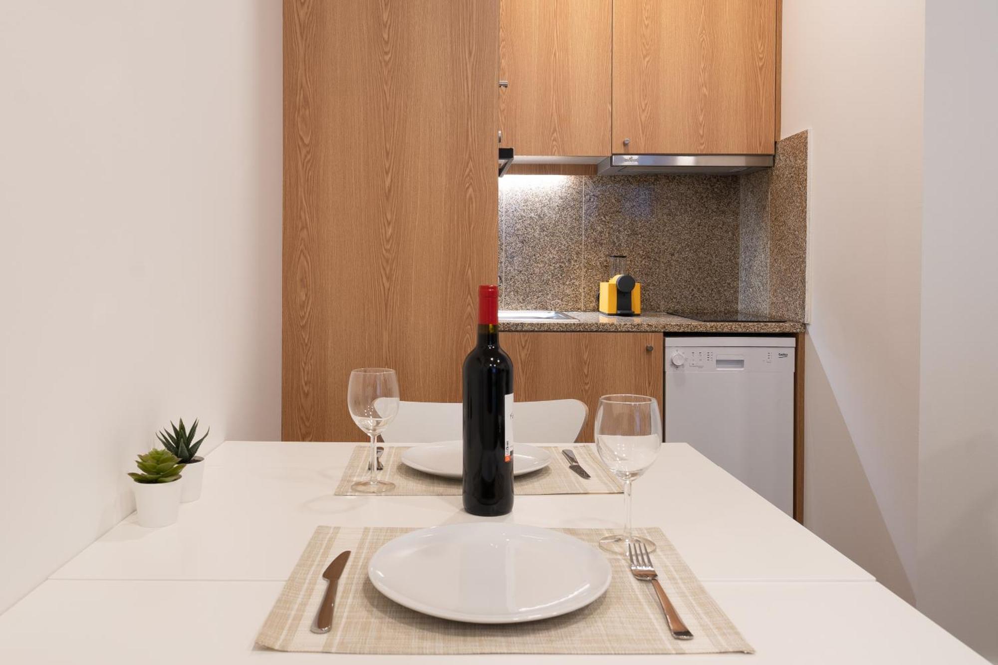Host Wise - Modern Studios With Terrace - Walk Everywhere Porto Room photo