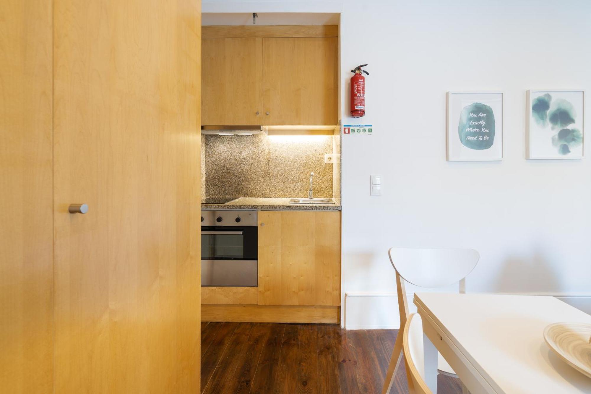 Host Wise - Modern Studios With Terrace - Walk Everywhere Porto Room photo