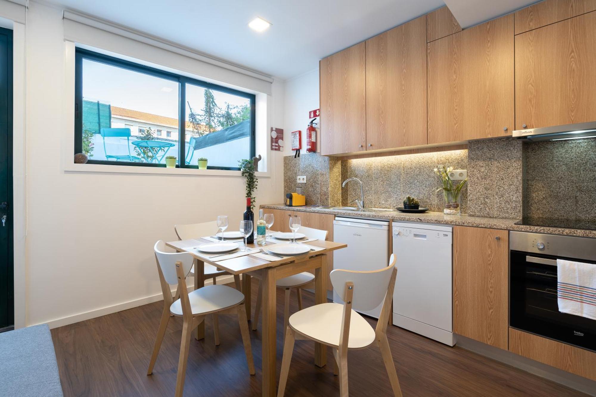 Host Wise - Modern Studios With Terrace - Walk Everywhere Porto Room photo