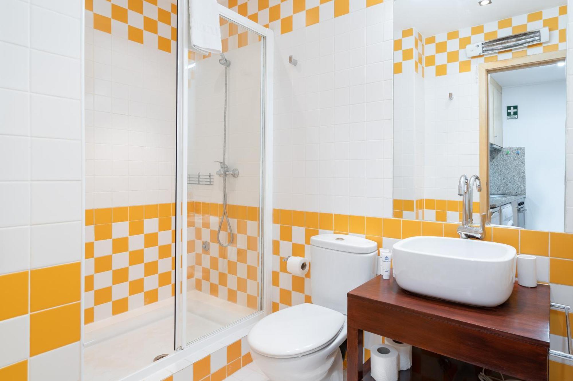 Host Wise - Modern Studios With Terrace - Walk Everywhere Porto Room photo
