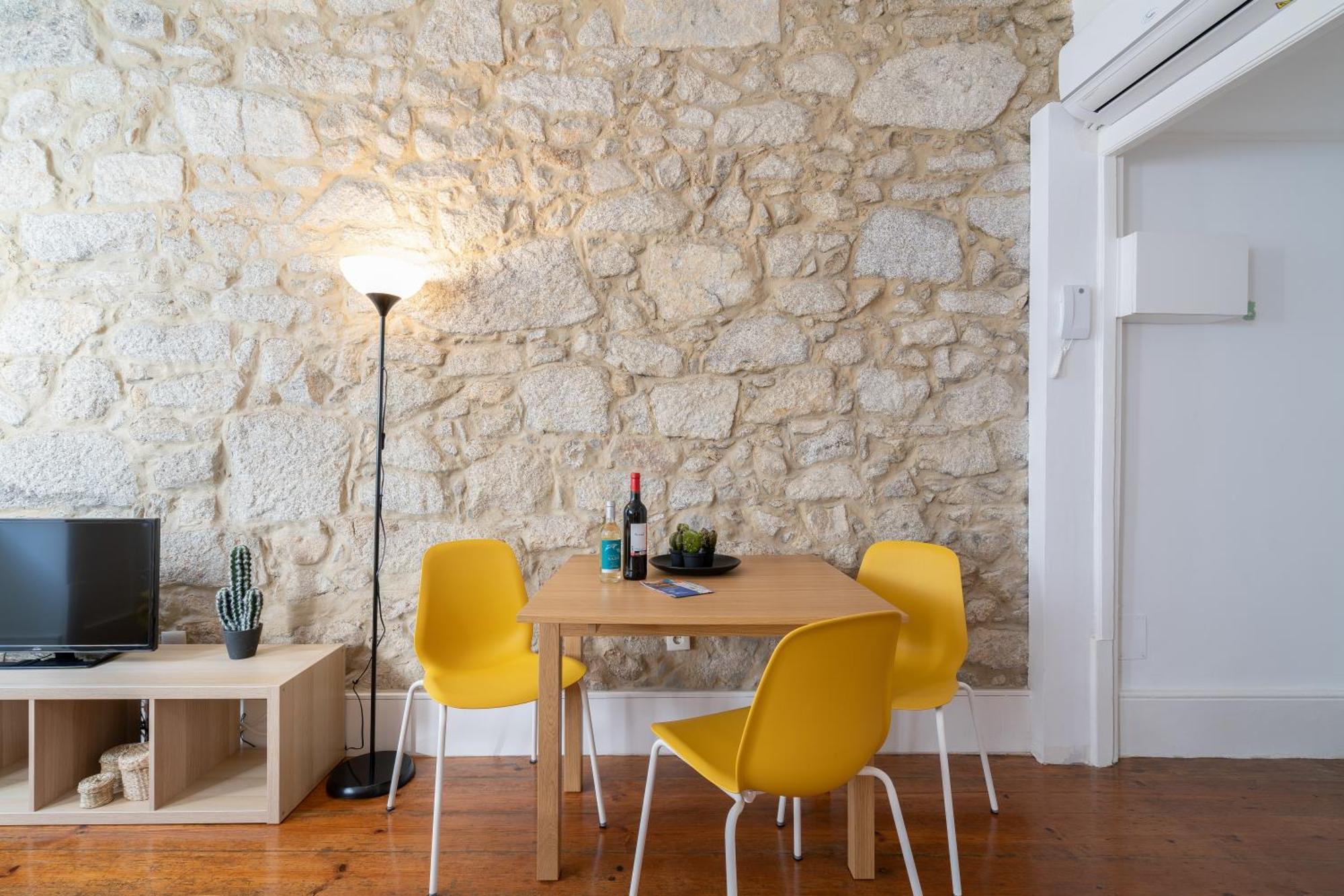 Host Wise - Modern Studios With Terrace - Walk Everywhere Porto Room photo