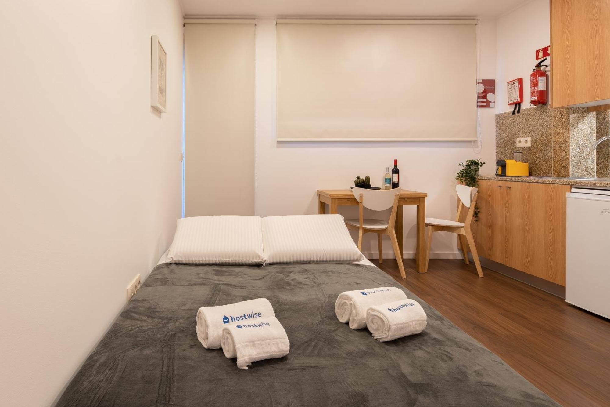 Host Wise - Modern Studios With Terrace - Walk Everywhere Porto Room photo