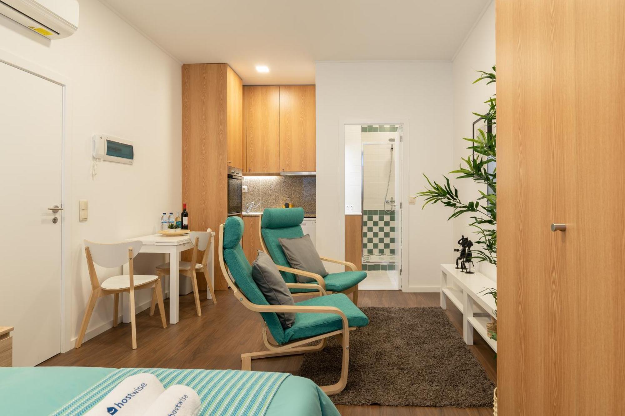 Host Wise - Modern Studios With Terrace - Walk Everywhere Porto Room photo